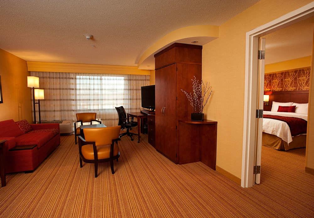 מלון Courtyard Milwaukee Airport מראה חיצוני תמונה