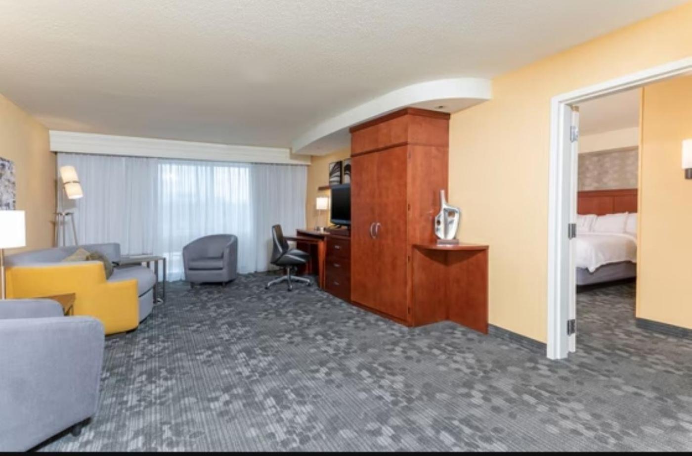 מלון Courtyard Milwaukee Airport מראה חיצוני תמונה