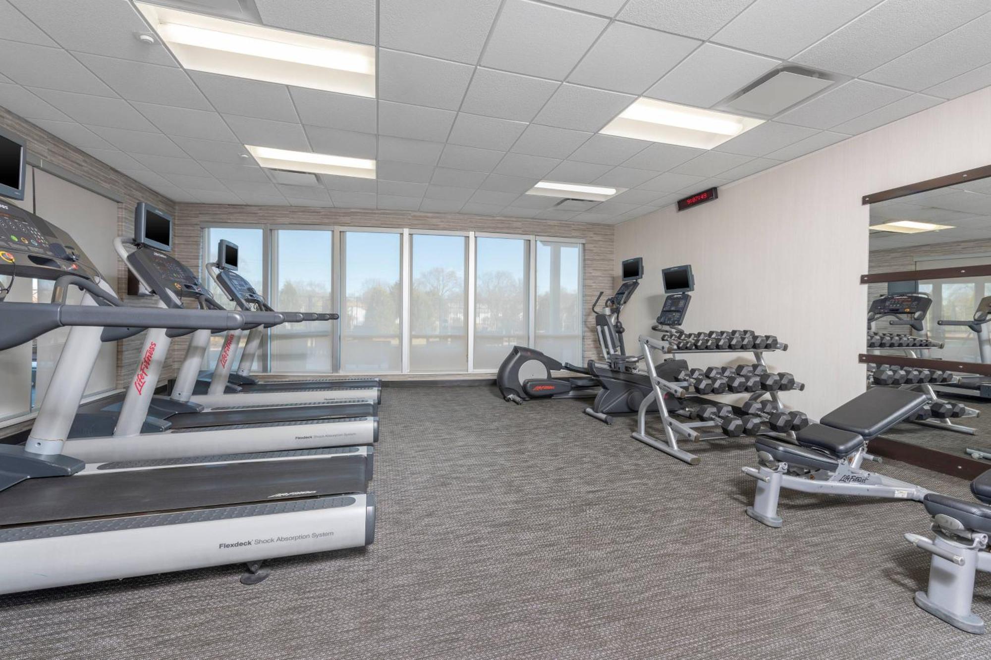 מלון Courtyard Milwaukee Airport מראה חיצוני תמונה