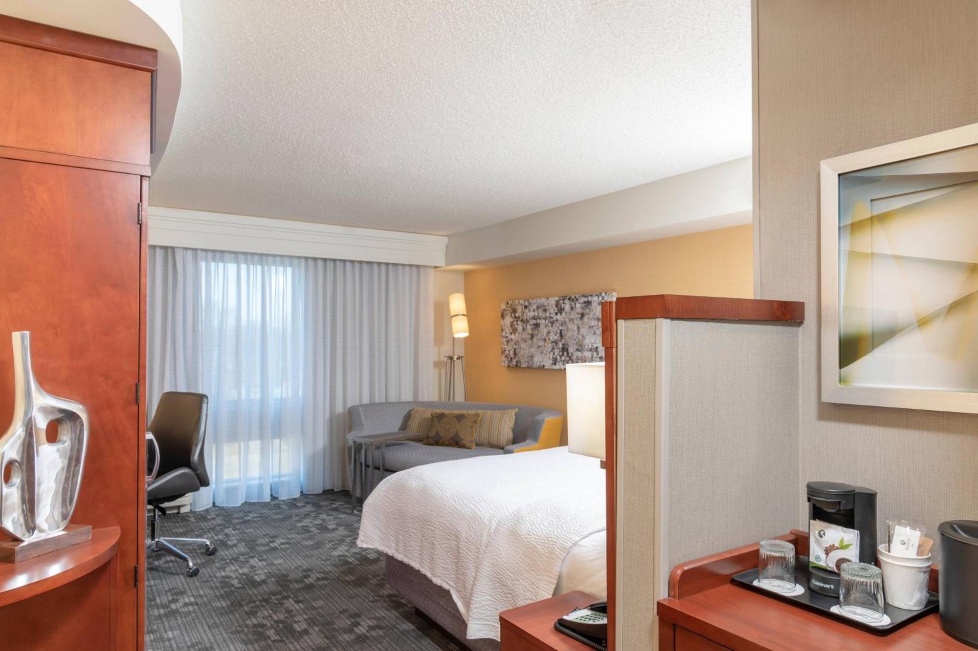 מלון Courtyard Milwaukee Airport מראה חיצוני תמונה