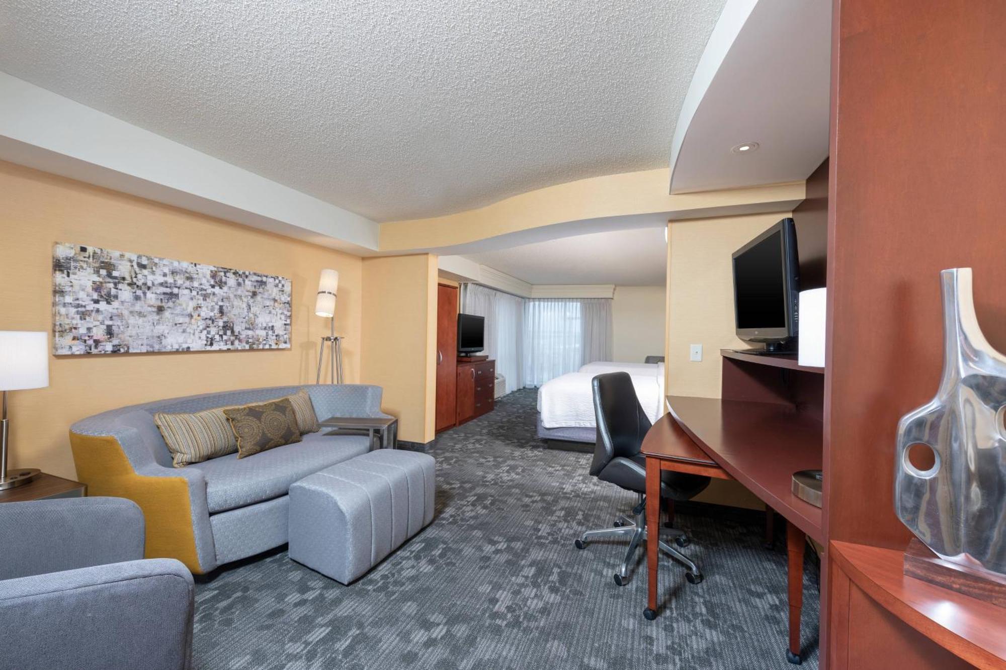 מלון Courtyard Milwaukee Airport מראה חיצוני תמונה