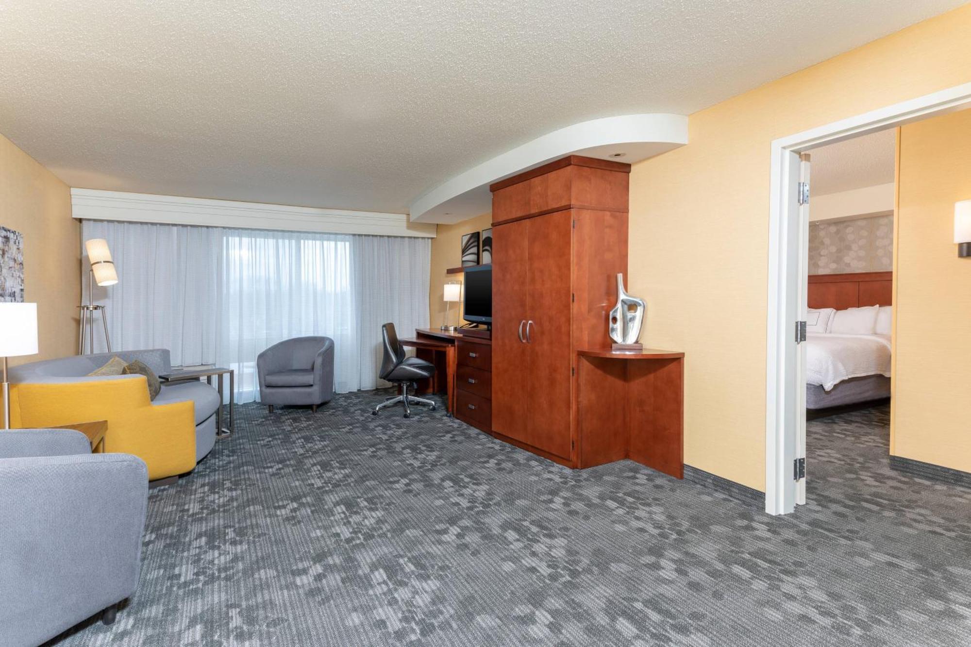מלון Courtyard Milwaukee Airport מראה חיצוני תמונה