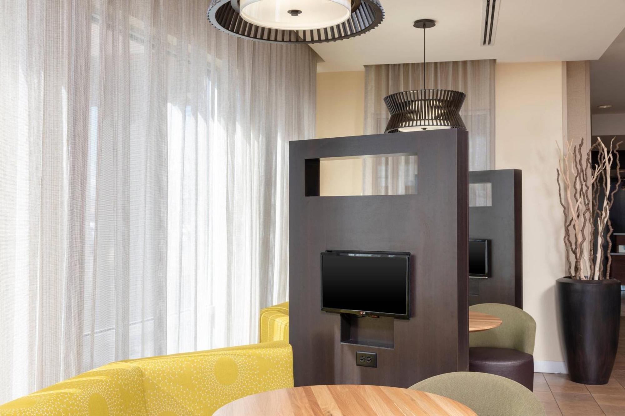 מלון Courtyard Milwaukee Airport מראה חיצוני תמונה