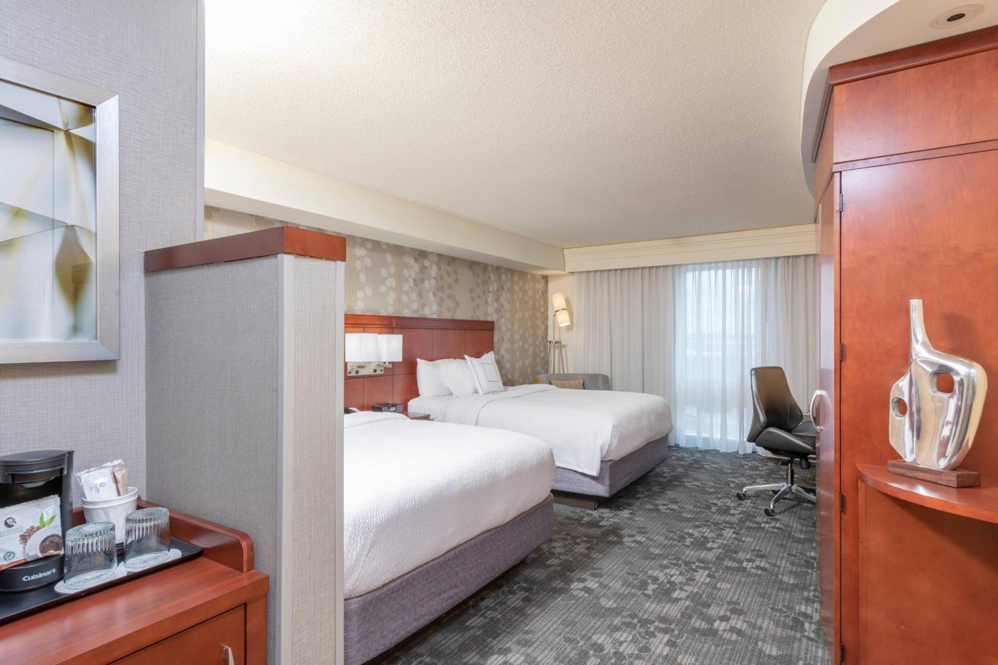 מלון Courtyard Milwaukee Airport מראה חיצוני תמונה