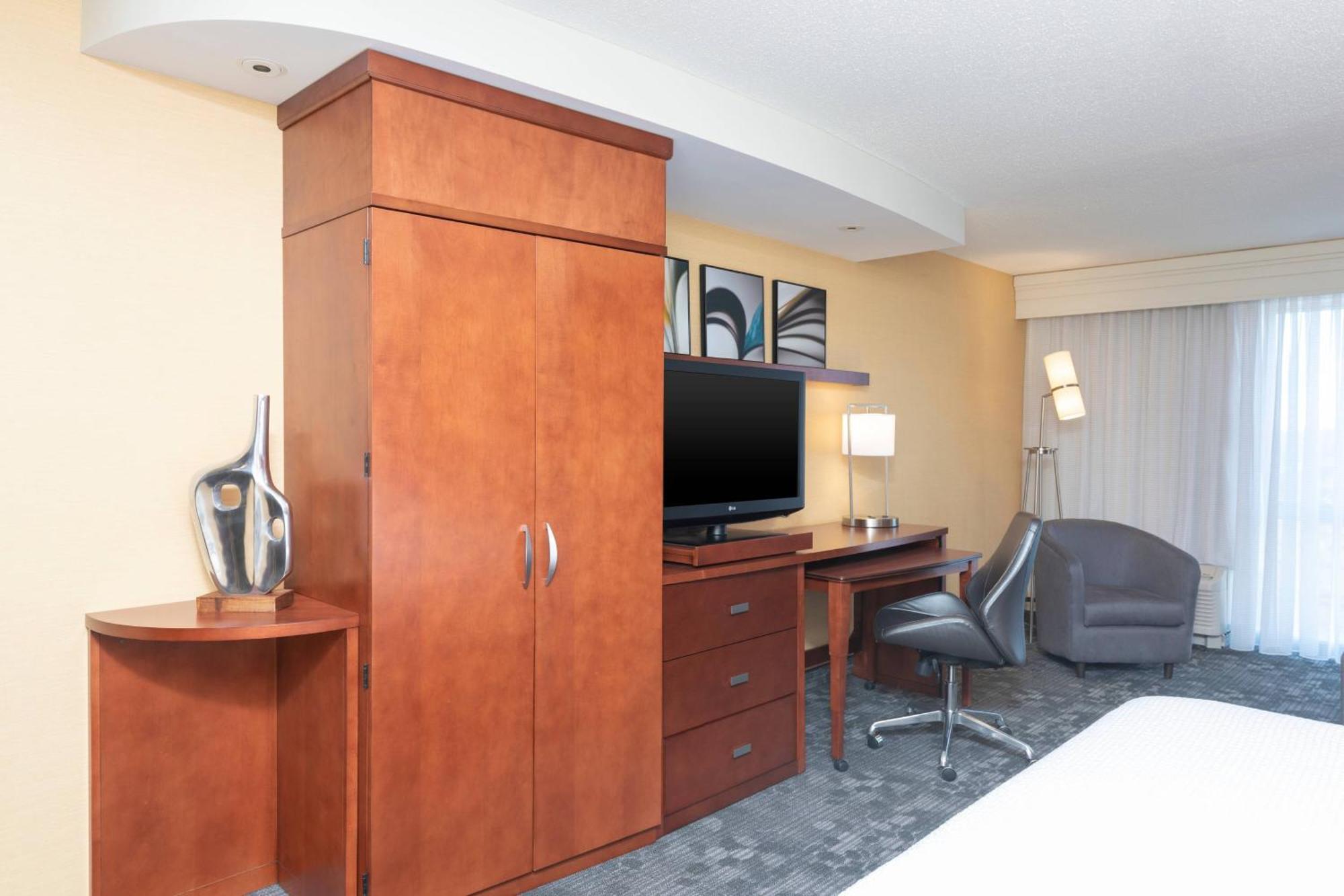 מלון Courtyard Milwaukee Airport מראה חיצוני תמונה