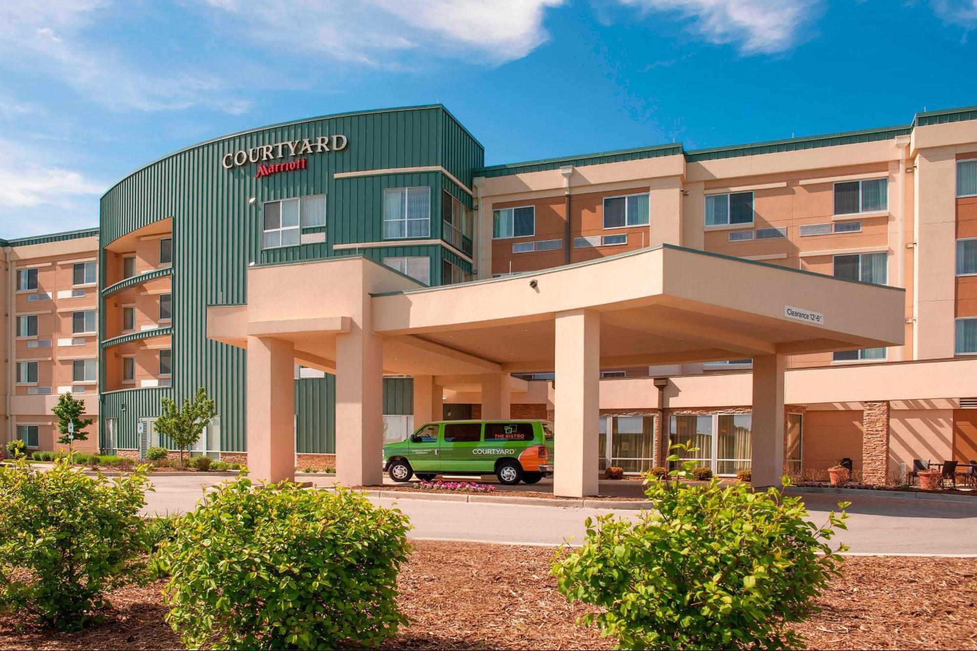 מלון Courtyard Milwaukee Airport מראה חיצוני תמונה