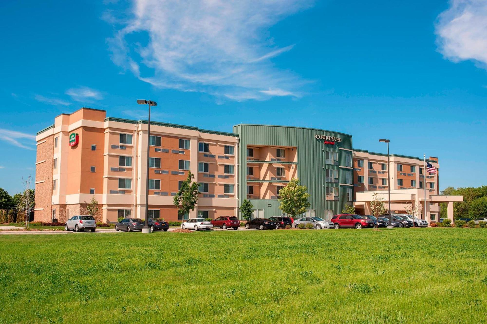 מלון Courtyard Milwaukee Airport מראה חיצוני תמונה