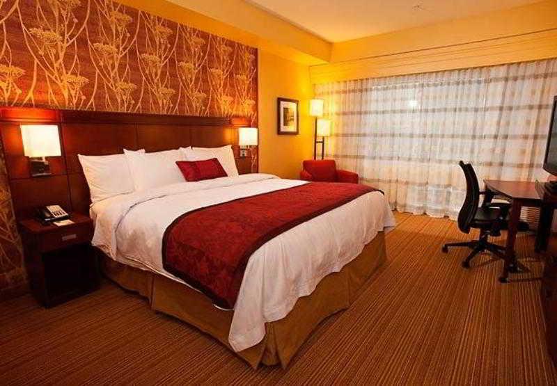 מלון Courtyard Milwaukee Airport חדר תמונה