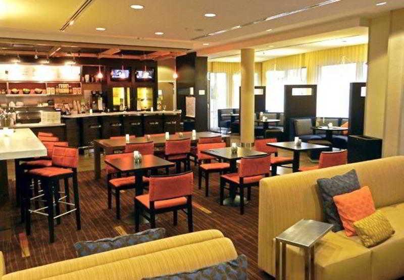 מלון Courtyard Milwaukee Airport מסעדה תמונה