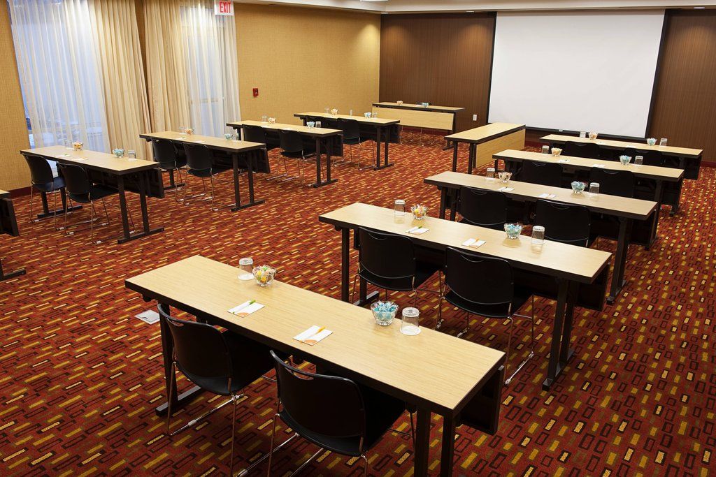 מלון Courtyard Milwaukee Airport מראה חיצוני תמונה